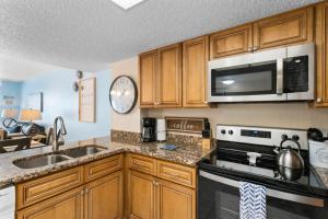 #409 Sandy Shores Updated 2b 2b w balcony