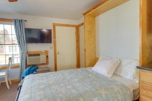 Wells Vacation Rental about 1 Mi to Beach Access!