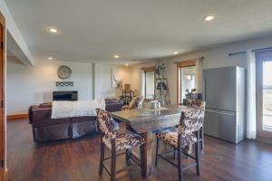 Rustic Missouri Vacation Rental with Hill Views!