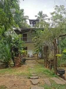 Peacock Riverside Eco Lodge - 恩比利皮蒂耶