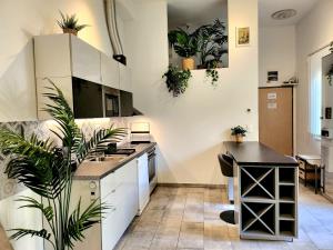 S18 "Garden in the City" Apartment