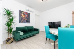 Blue moon Split Apartment