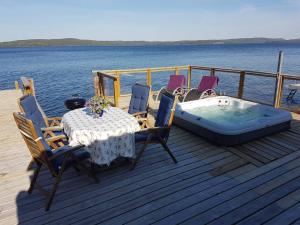 A Cottage with boat sauna & whirlpool as optional