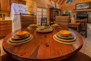 Ole Hickory wFirepit HotTub