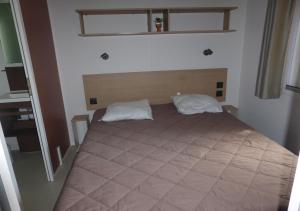 Appartements Elegant- dans camping 5 etoiles - acces lac -2 sdb : photos des chambres