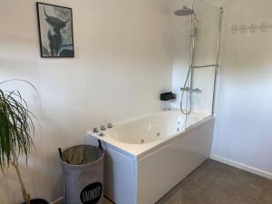 Naturskøn landidyl på Ibækgaarden - I egen bolig