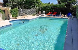 Campings Beautiful Caravan In Entraigues-sur-la-sorg With Outdoor Swimming Pool, Wifi And 2 Bedrooms : photos des chambres