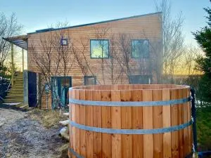 The Oak house - Designers private Northern lights geothermal Villa - Lágafell