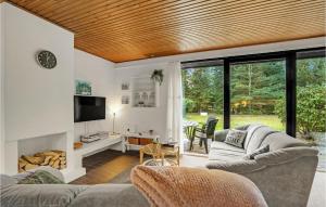 Lovely Home In Højslev With Wifi