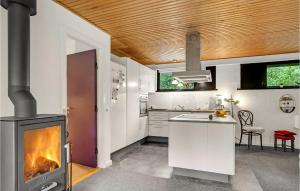 Lovely Home In Højslev With Wifi