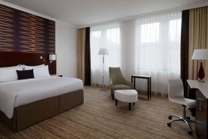 Grand Deluxe, Larger Room, King bed room in Cologne Marriott Hotel