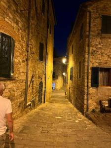 Tosca Apartment con Giardino Privato e AC nellincantato Borgo Medievale di Suvereto