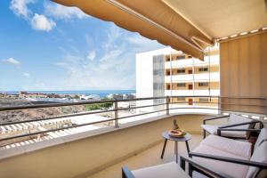 Premium Paradise Stay - Balcony Sea & Pool Views - Top Rated