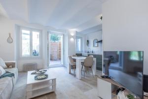 LB Vacation Rentals I A Quiet Place with Garden in the Heart of Cannes
