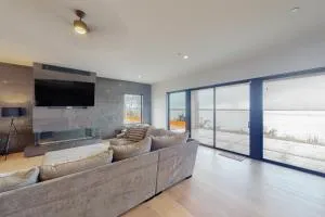 Modern Bayfront Memories - كوس بي