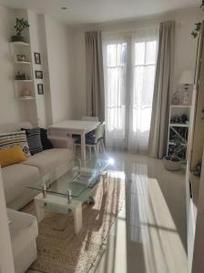 Bright apartment at Mimi’s
