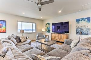 2 Mi to Dtwn Castle Rock Home with Furnished Patio