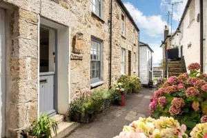Abbey Cottage, Close to Mousehole Harbour - Paul