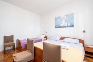 Apartments by the sea Pasman - 8221