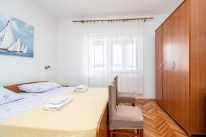 Apartments by the sea Pasman - 8221