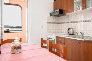 Apartments by the sea Pasman - 8221