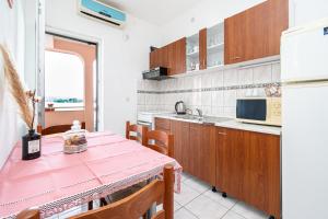 Apartments by the sea Pasman - 8221