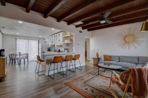 Casa Charleston-3BR-2Bath-Private HOT TUB-Pet Friendly-No Pet Fees!