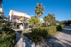 Apartments by the sea Petrcane, Zadar - 20544 