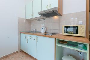 Apartments by the sea Igrane, Makarska - 20014