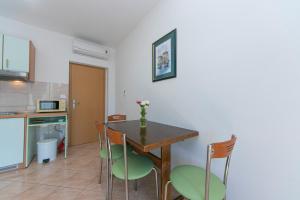 Apartments by the sea Igrane, Makarska - 20014