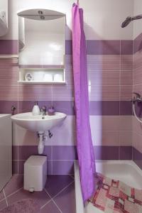 Apartments with parking space Novi Vinodolski - 20095