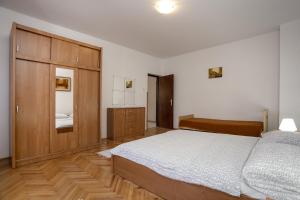 Apartments with a parking space Rovinj - 20535