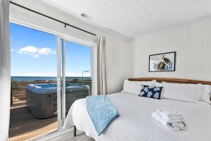Oceanfront Dream Cottage: Hot Tub, Decks & Views!