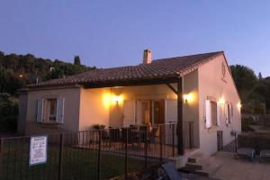 Villas Villa with air con heated pool bubble bath fenced garden and kids play equipment : photos des chambres