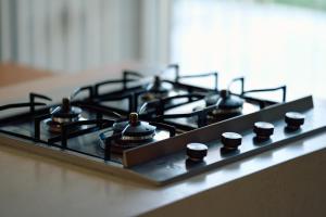 オーシャンビューの静かな84平米の空間で暮らすように泊まる宿m yomitan nagahama