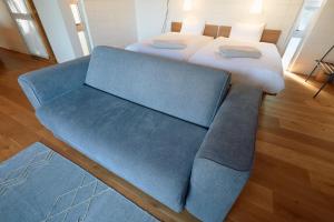 オーシャンビューの静かな84平米の空間で暮らすように泊まる宿m yomitan nagahama