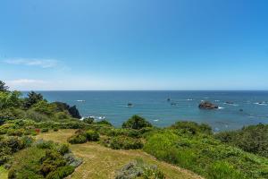 Turtle Rocks Oceanfront Inn