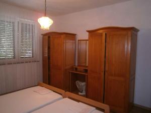 Apartments in Omisalj - Insel Krk 30522 