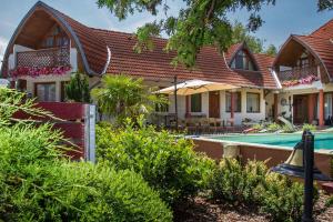 Apartments in Balatonkeresztur 36528