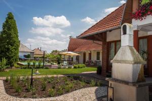 Apartments in Balatonkeresztur 36528