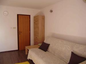 Apartment in Cavle 38810