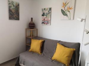 Appartements spacieux logement vieil antibes climatise 5 minutes plages : photos des chambres