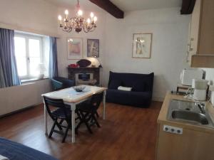 One-Bedroom Apartment room in Le Studio de Christine