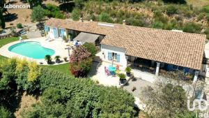 B&B / Chambres d'hotes L'oustaou de l'estama : Chambre Double - Vue sur Piscine