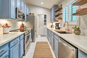 Pet-Friendly Scottsdale Retreat with Pool and Balcony!