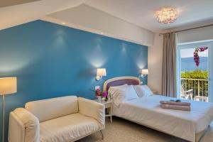 Classic Double Room with Lake View and Balcony room in Hotel Villa Europa
