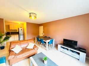 Appartements *Le Golden Blue* Magnifique T3 a 5min du centre avec parking gratuit : photos des chambres