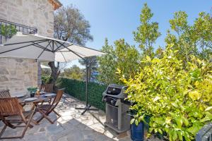 Appartements Villa d exception avec terrasse, jacuzzi, vue mer, parking, en plein coeur du village de Eze : photos des chambres