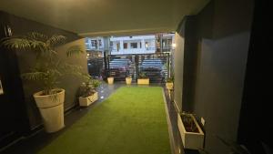 Saltstayz Express - Golf Course Road & DLF Phase-1