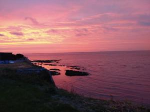 Spring Tide Cliff Top Glamping Pod with direct Sea Views